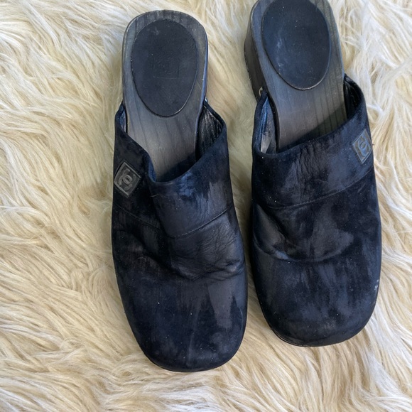 CHANEL CC Logo Suede Block Heel Clog Mules - Picture 3 of 9
